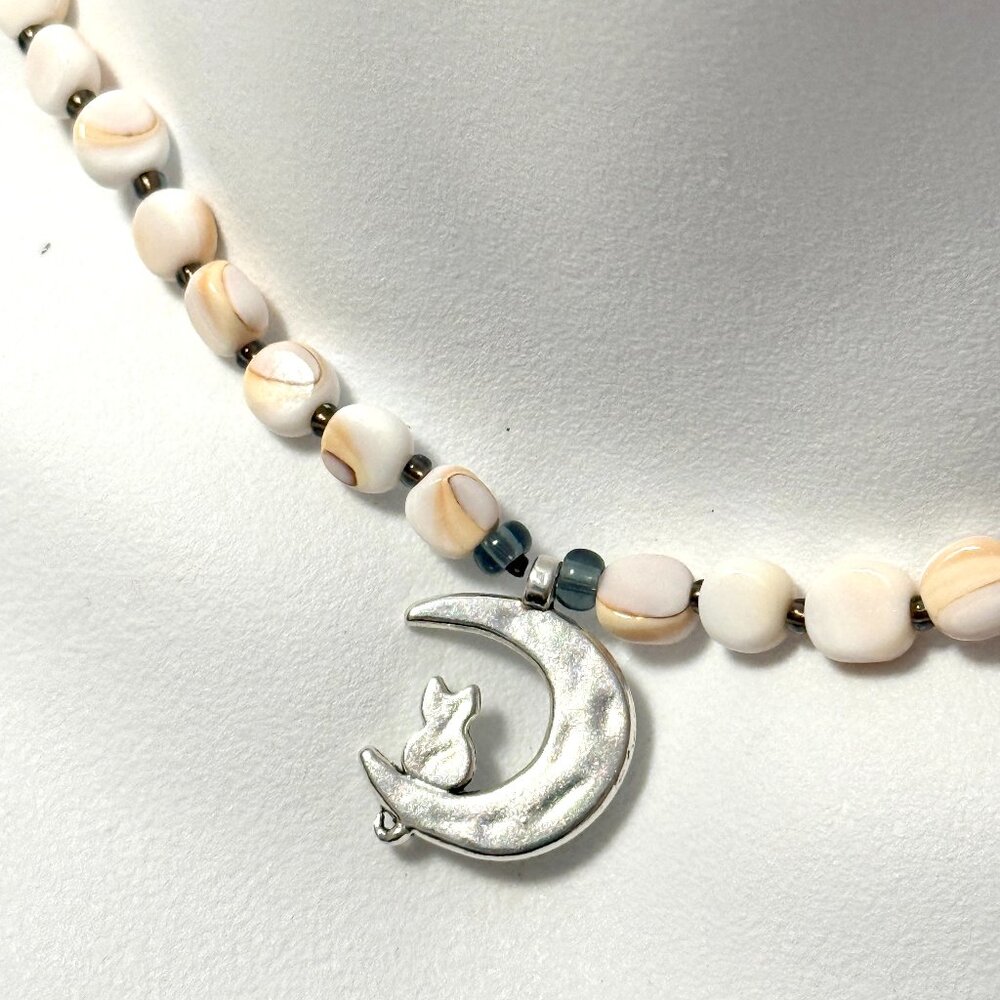 Natural Shell Beaded Short Necklace & Silver Cat on the Moon Pendant